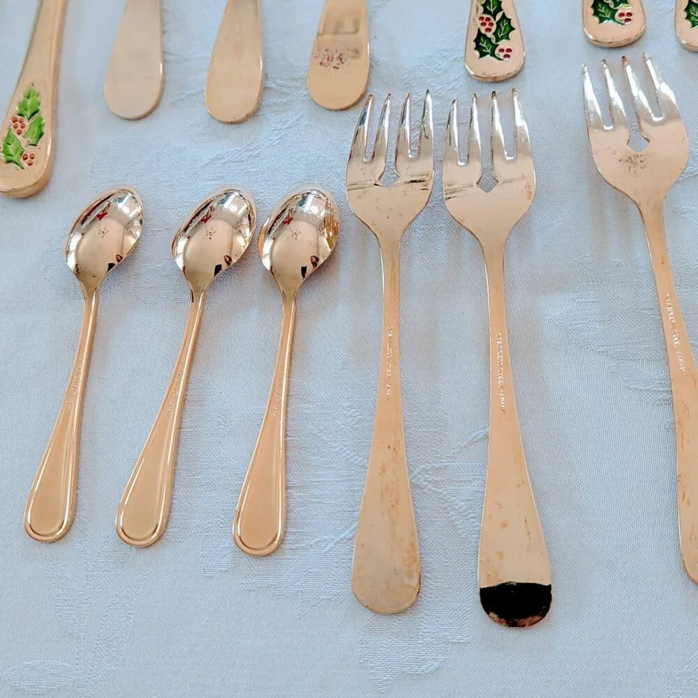 Set of 15 Holly Berry Gold-Tone Flatware Stainless Steel Japan Knife Fork Spoon